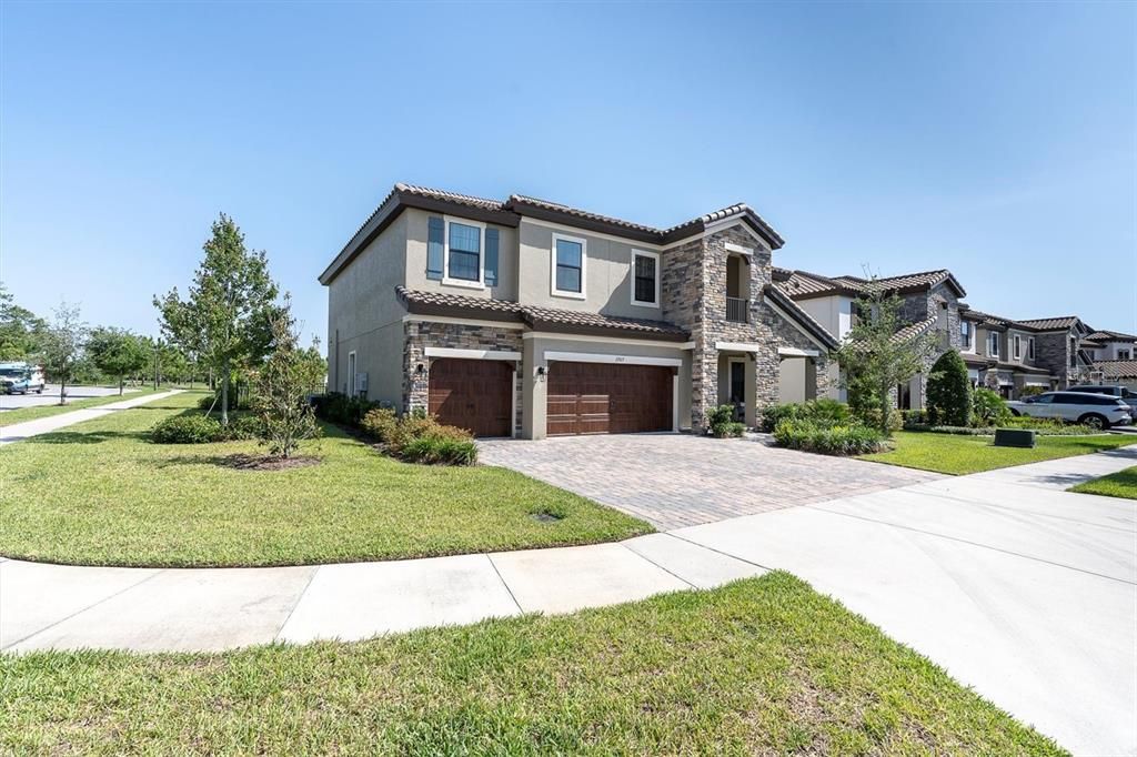 For Sale: $1,050,000 (5 beds, 4 baths, 3545 Square Feet)