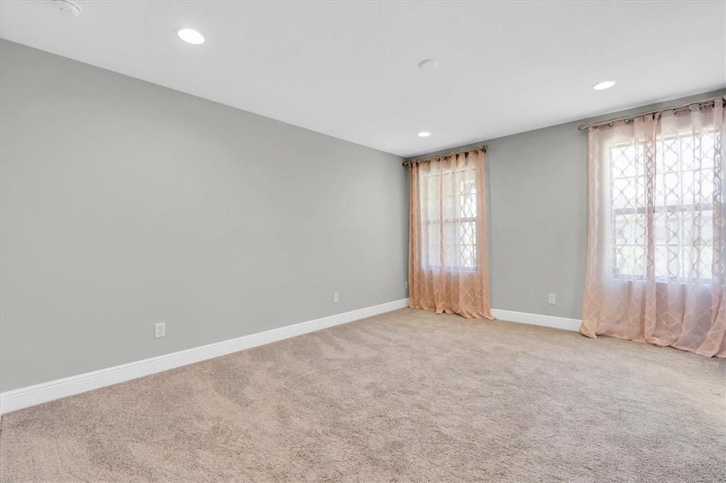 For Sale: $1,050,000 (5 beds, 4 baths, 3545 Square Feet)