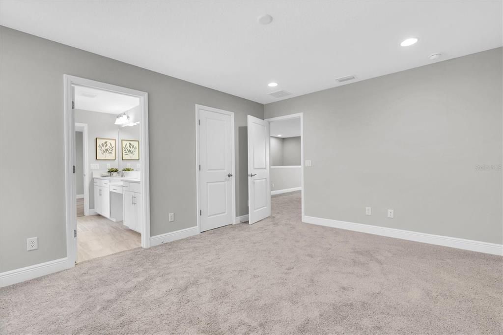 For Sale: $1,050,000 (5 beds, 4 baths, 3545 Square Feet)