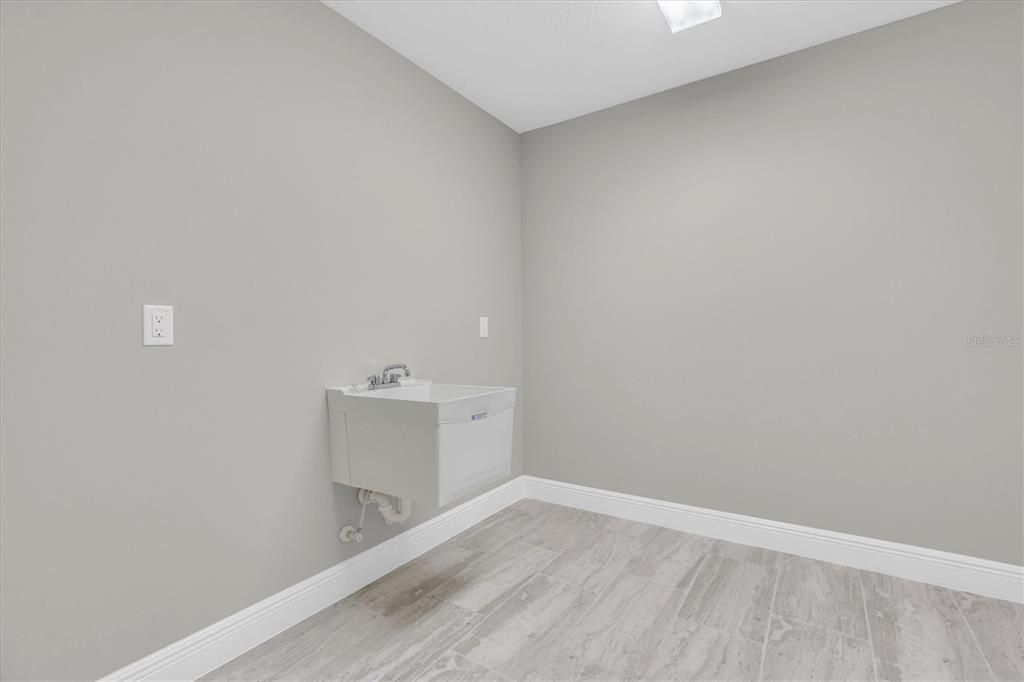 For Sale: $1,050,000 (5 beds, 4 baths, 3545 Square Feet)