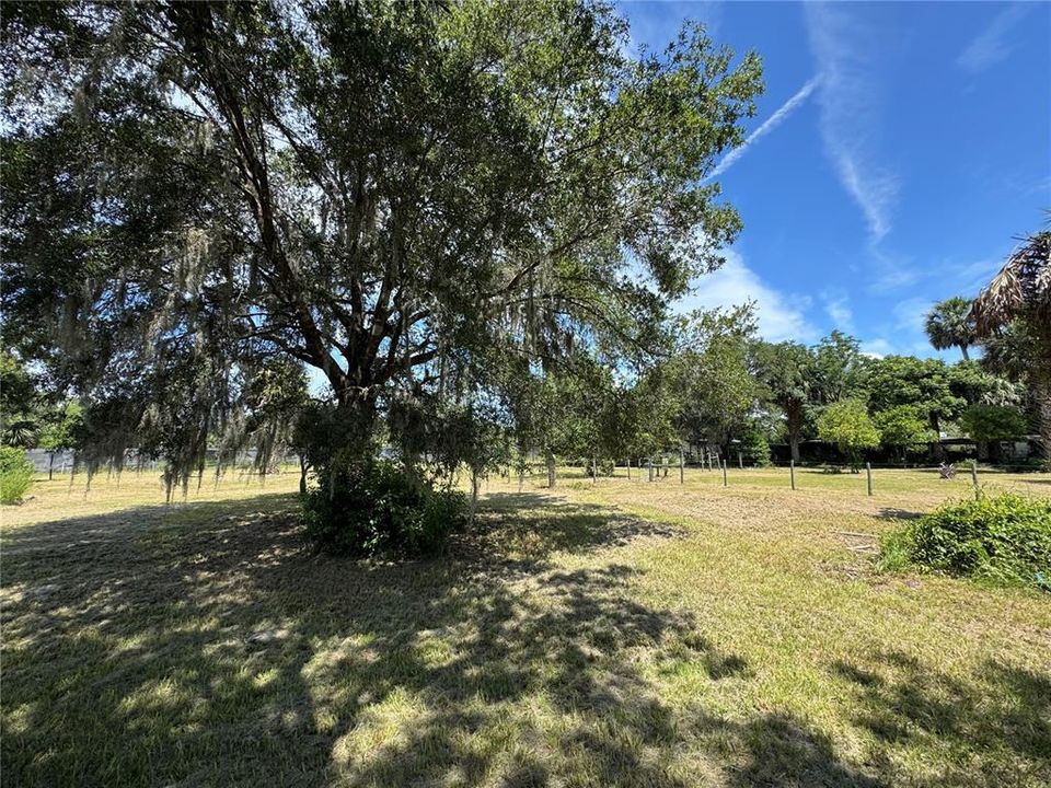 For Sale: $325,000 (2 beds, 1 baths, 1064 Square Feet)