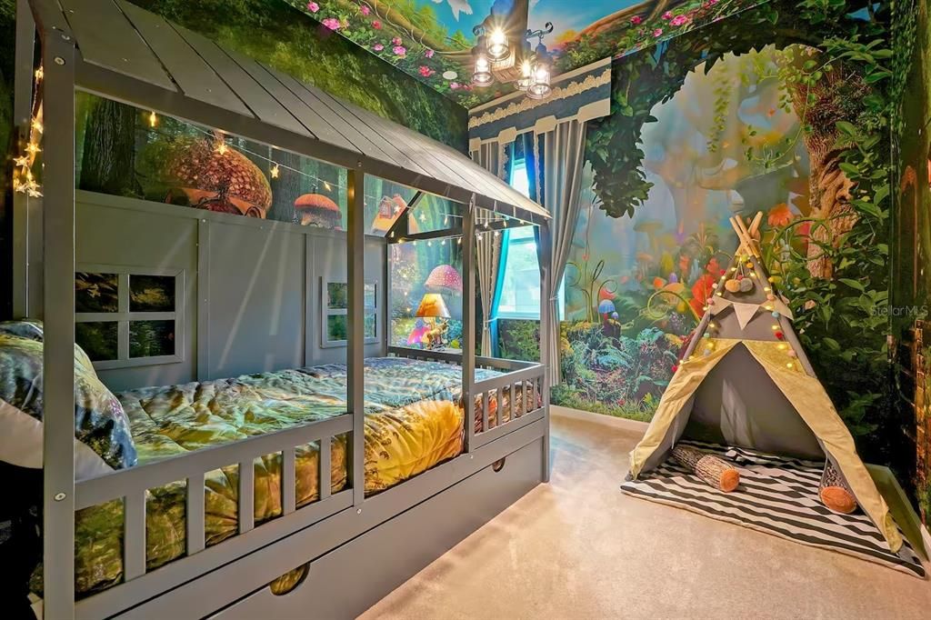 待售: $1,398,000 (12 贝兹, 11 浴室, 4954 平方英尺)