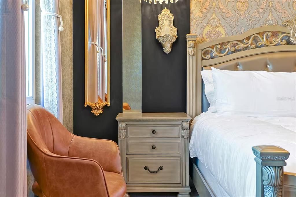 待售: $1,398,000 (12 贝兹, 11 浴室, 4954 平方英尺)