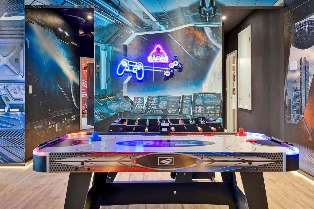 待售: $1,398,000 (12 贝兹, 11 浴室, 4954 平方英尺)