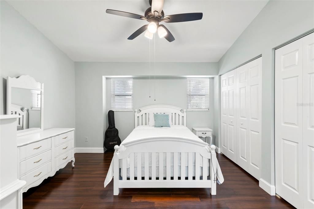 For Sale: $275,000 (2 beds, 2 baths, 1425 Square Feet)