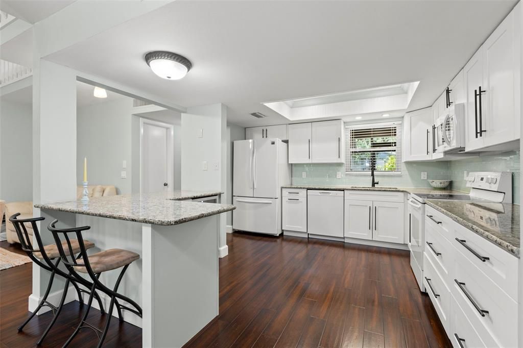 For Sale: $275,000 (2 beds, 2 baths, 1425 Square Feet)