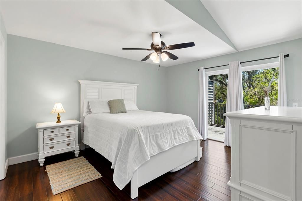 For Sale: $275,000 (2 beds, 2 baths, 1425 Square Feet)