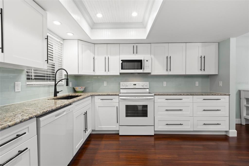 For Sale: $275,000 (2 beds, 2 baths, 1425 Square Feet)