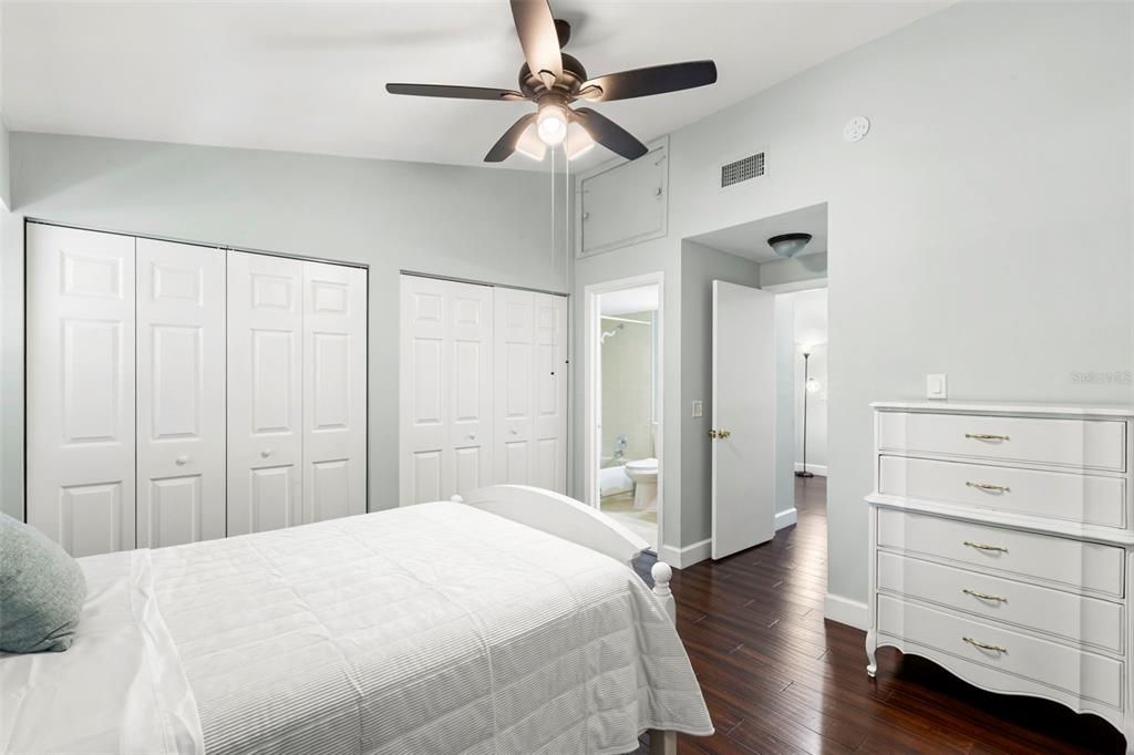 For Sale: $275,000 (2 beds, 2 baths, 1425 Square Feet)