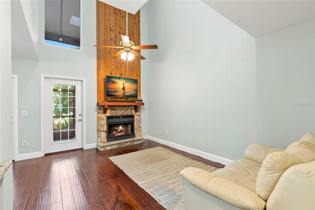 For Sale: $275,000 (2 beds, 2 baths, 1425 Square Feet)