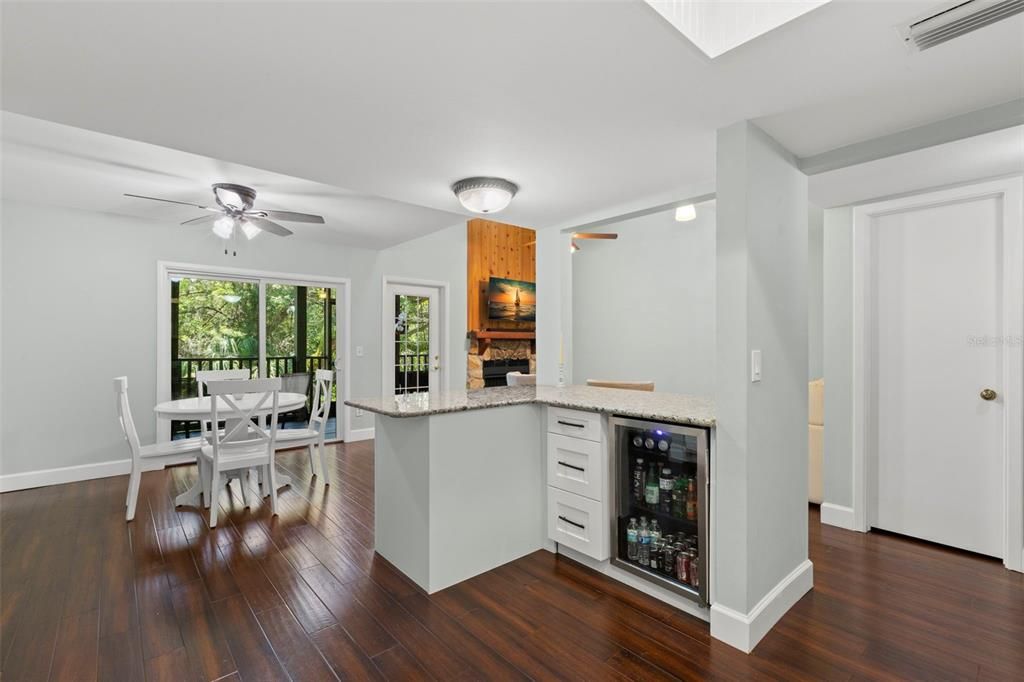 For Sale: $275,000 (2 beds, 2 baths, 1425 Square Feet)