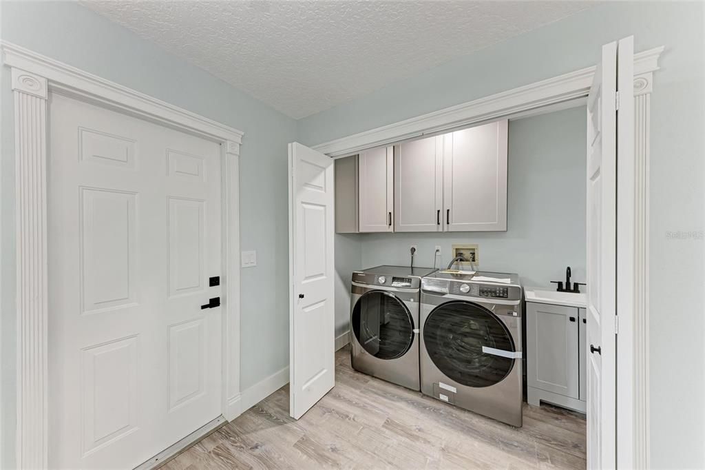 For Sale: $499,990 (3 beds, 2 baths, 2150 Square Feet)