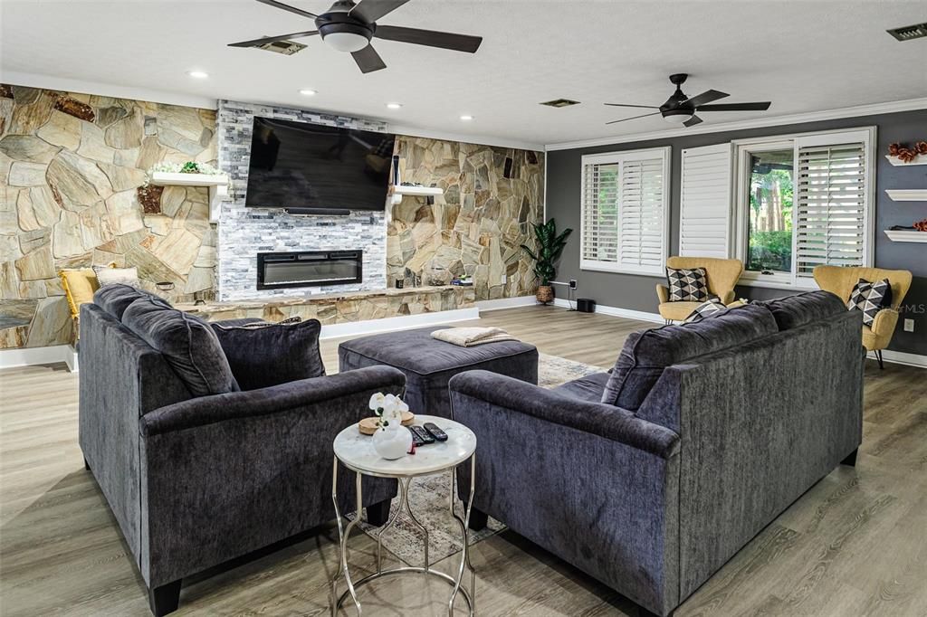 待售: $720,000 (5 贝兹, 4 浴室, 4479 平方英尺)