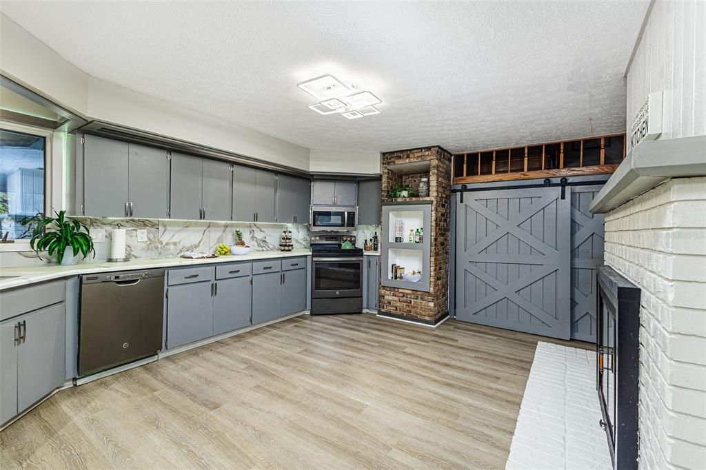 待售: $720,000 (5 贝兹, 4 浴室, 4479 平方英尺)