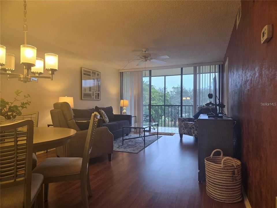 Под контрактом: $1,800 (2 спален, 2 ванн, 960 Квадратных фут)