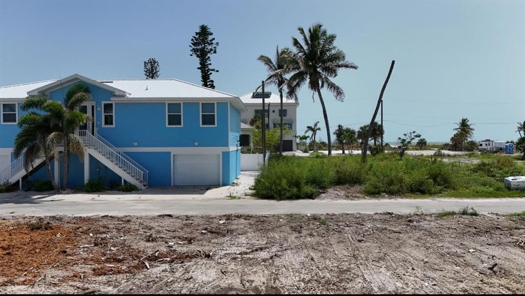 待售: $750,000 (0.13 acres)