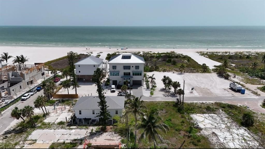 待售: $750,000 (0.13 acres)