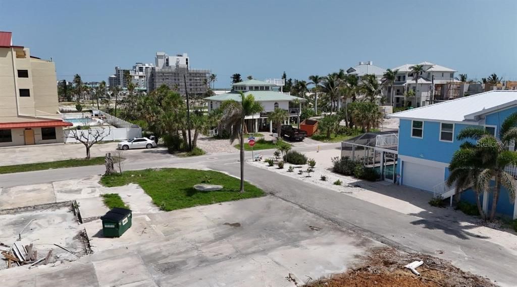 待售: $750,000 (0.13 acres)