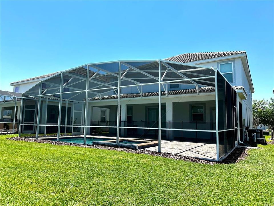 Active With Contract: $649,900 (8 beds, 5 baths, 3909 Square Feet)