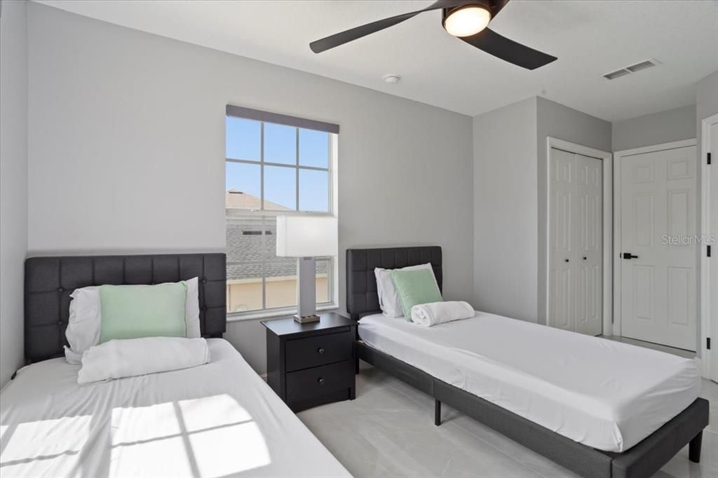 待售: $665,000 (6 贝兹, 4 浴室, 2743 平方英尺)