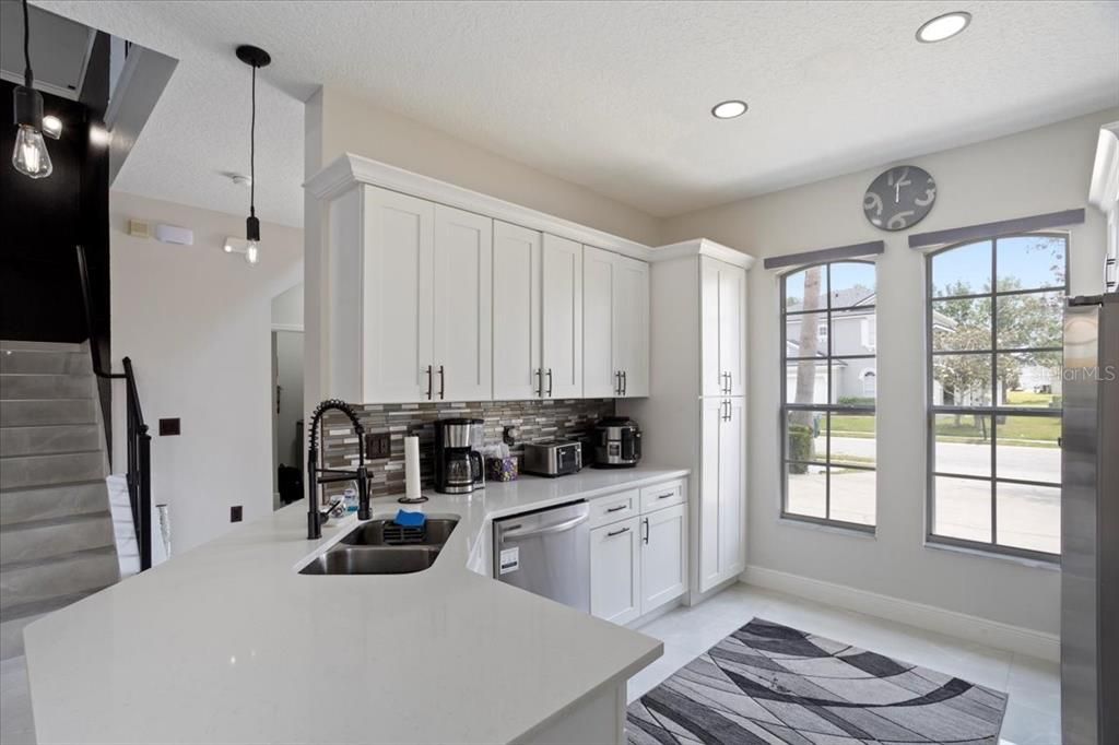 待售: $665,000 (6 贝兹, 4 浴室, 2743 平方英尺)