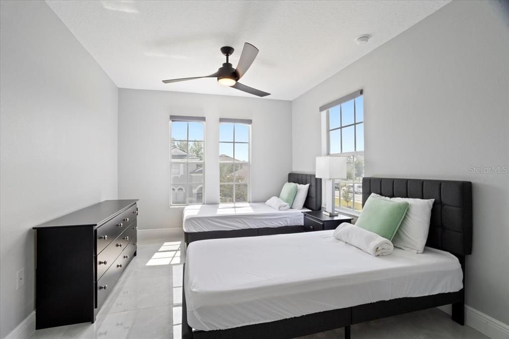 待售: $665,000 (6 贝兹, 4 浴室, 2743 平方英尺)