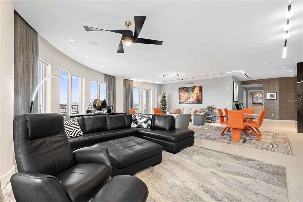 Active With Contract: $1,650,000 (2 beds, 2 baths, 2575 Square Feet)
