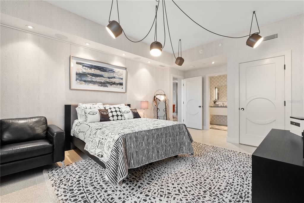 Active With Contract: $1,650,000 (2 beds, 2 baths, 2575 Square Feet)