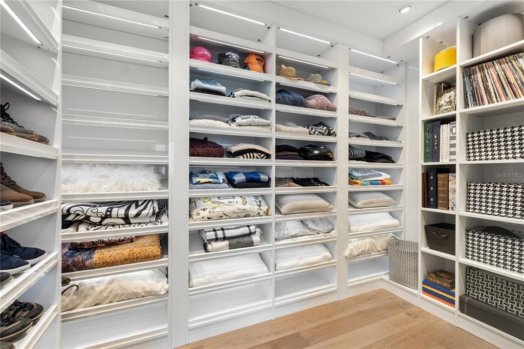 Active With Contract: $1,650,000 (2 beds, 2 baths, 2575 Square Feet)