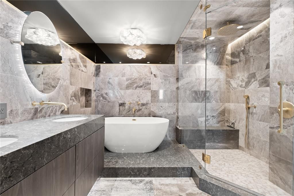 Active With Contract: $1,650,000 (2 beds, 2 baths, 2575 Square Feet)