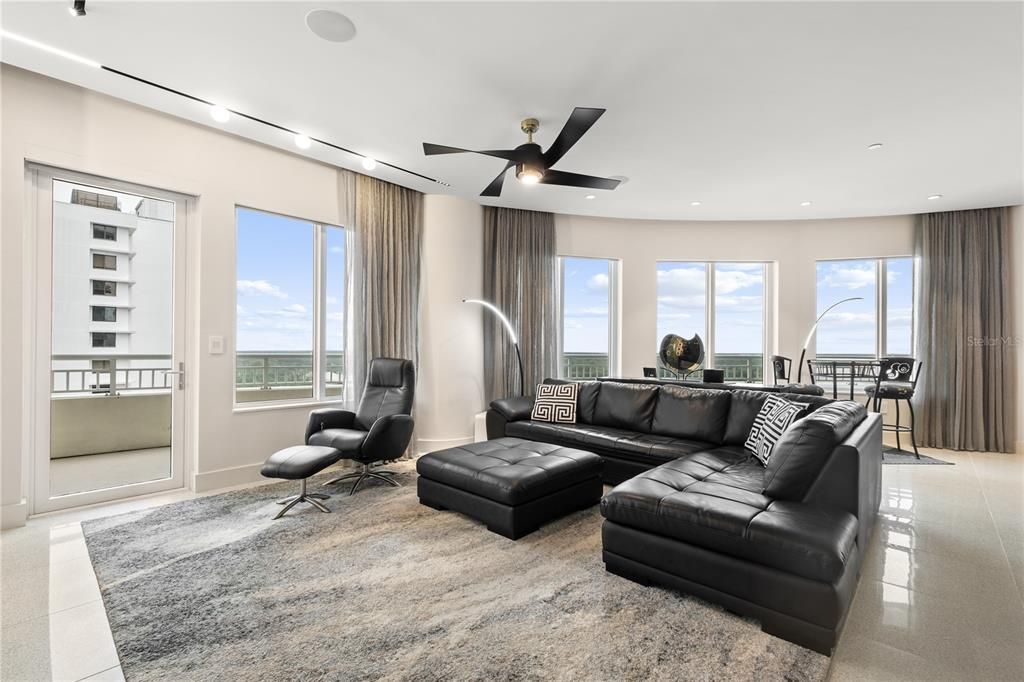 Active With Contract: $1,650,000 (2 beds, 2 baths, 2575 Square Feet)