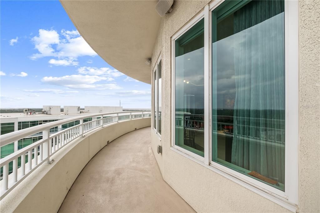 Active With Contract: $1,650,000 (2 beds, 2 baths, 2575 Square Feet)