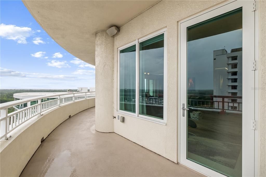 Active With Contract: $1,650,000 (2 beds, 2 baths, 2575 Square Feet)
