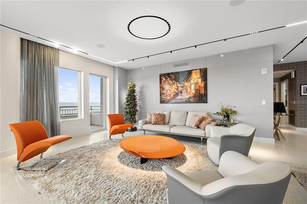 Active With Contract: $1,650,000 (2 beds, 2 baths, 2575 Square Feet)