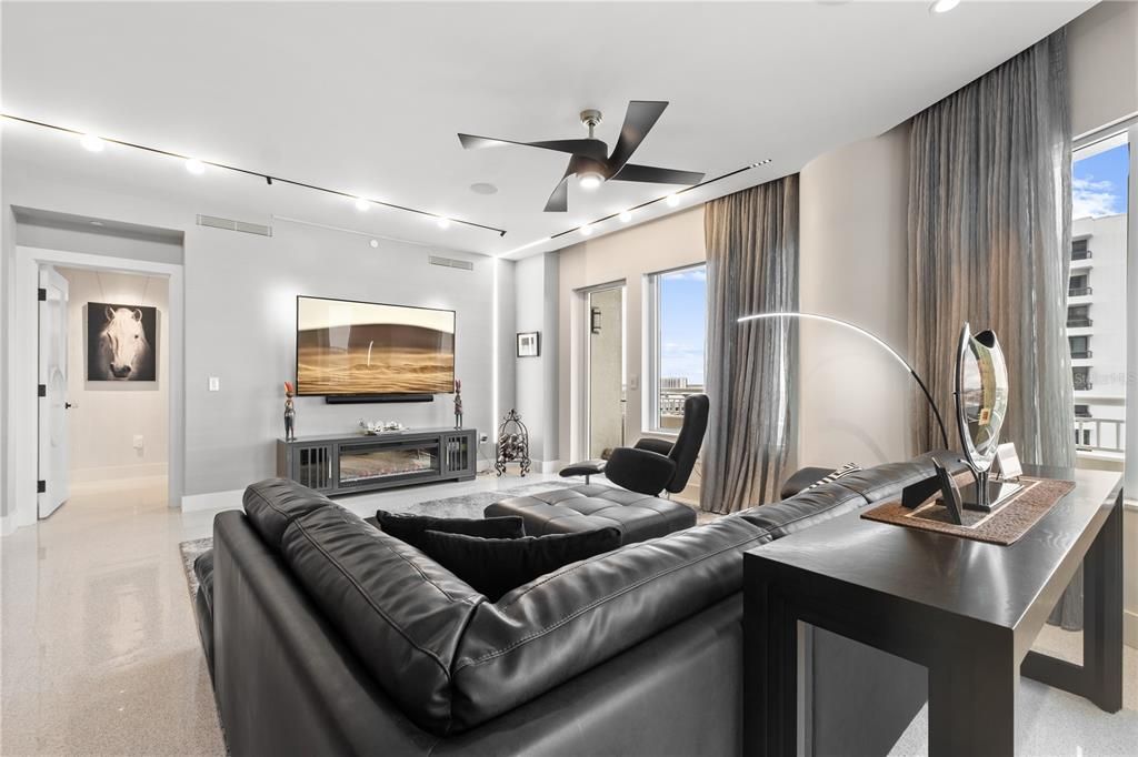 Active With Contract: $1,650,000 (2 beds, 2 baths, 2575 Square Feet)