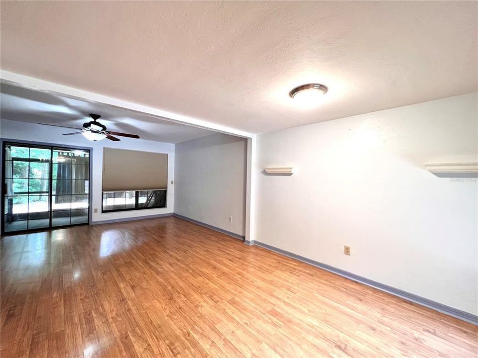 En Venta: $229,000 (3 camas, 3 baños, 1370 Pies cuadrados)