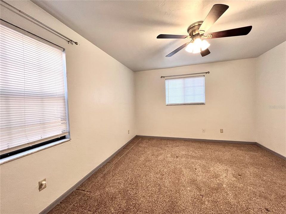 En Venta: $229,000 (3 camas, 3 baños, 1370 Pies cuadrados)