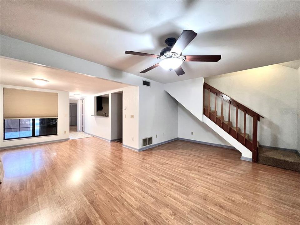 En Venta: $229,000 (3 camas, 3 baños, 1370 Pies cuadrados)