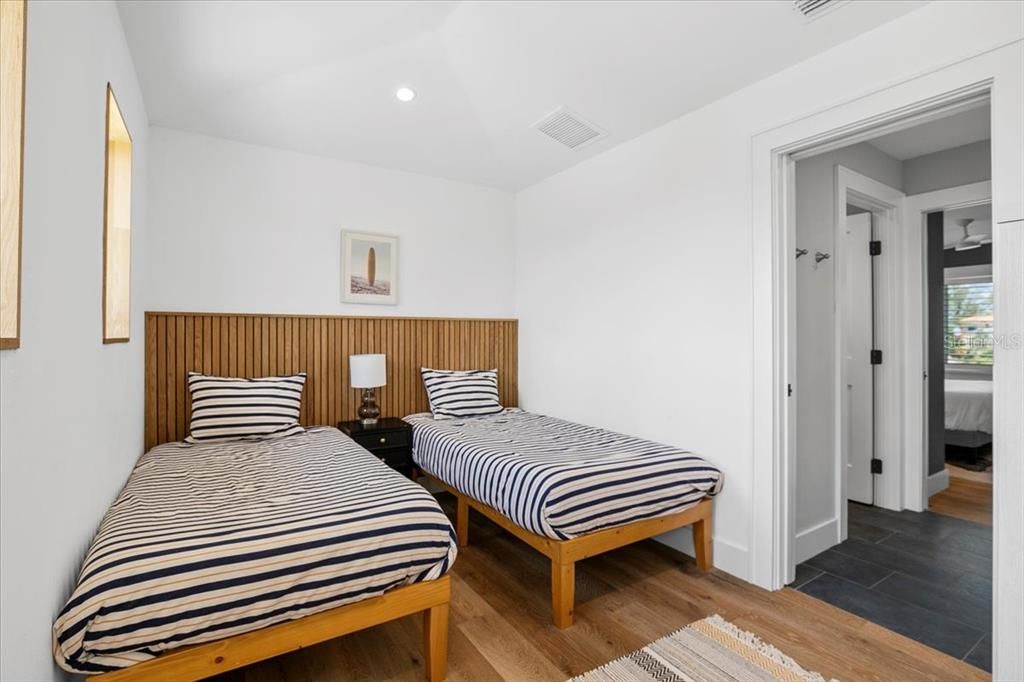 Под контрактом: $3,395,000 (4 спален, 4 ванн, 2784 Квадратных фут)