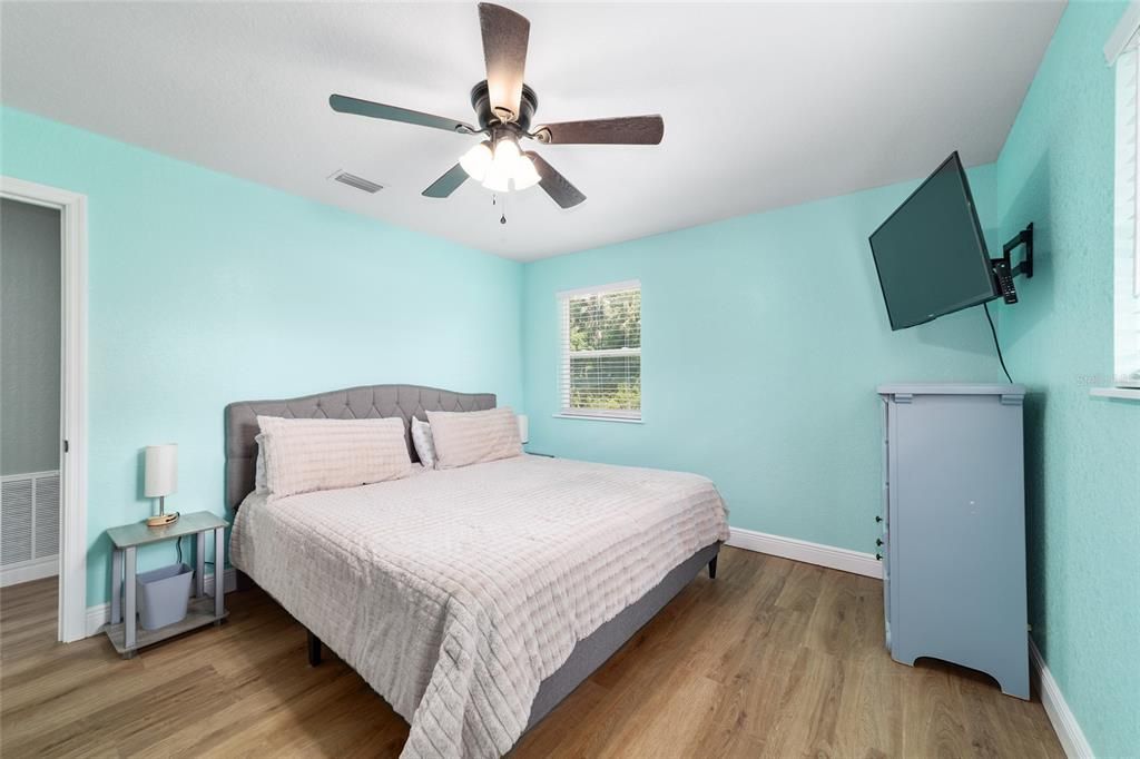 For Sale: $599,900 (4 beds, 2 baths, 1760 Square Feet)