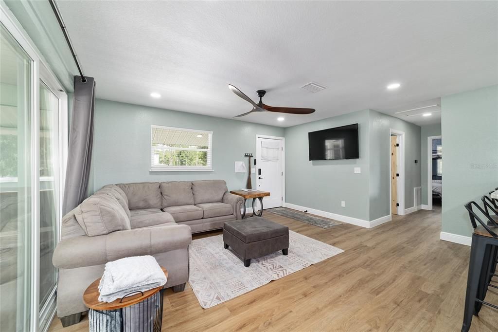 For Sale: $599,900 (4 beds, 2 baths, 1760 Square Feet)