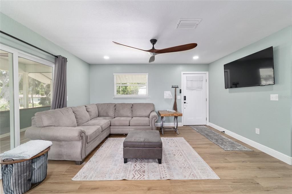 For Sale: $599,900 (4 beds, 2 baths, 1760 Square Feet)