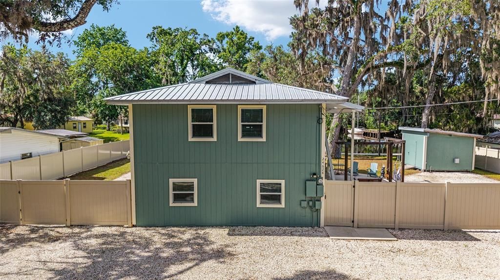 For Sale: $599,900 (4 beds, 2 baths, 1760 Square Feet)