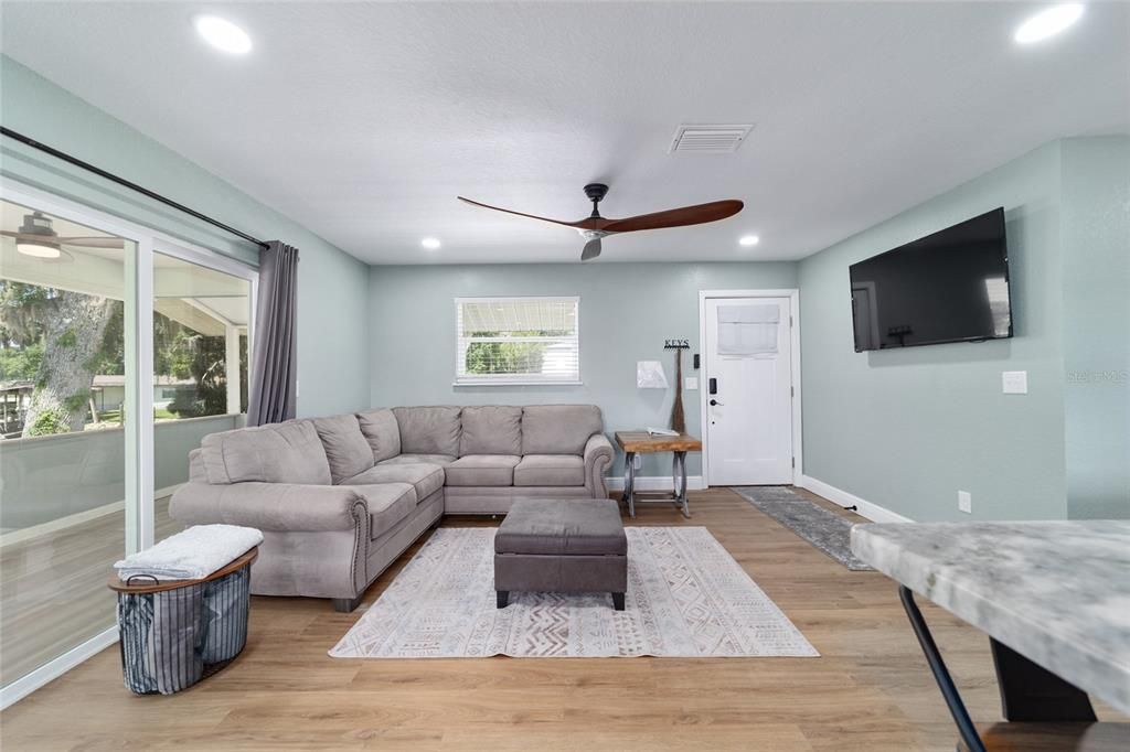 For Sale: $599,900 (4 beds, 2 baths, 1760 Square Feet)