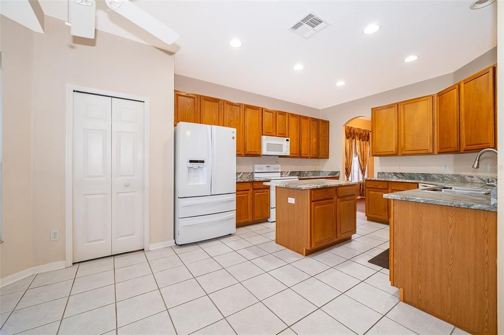 For Sale: $671,000 (5 beds, 3 baths, 3017 Square Feet)