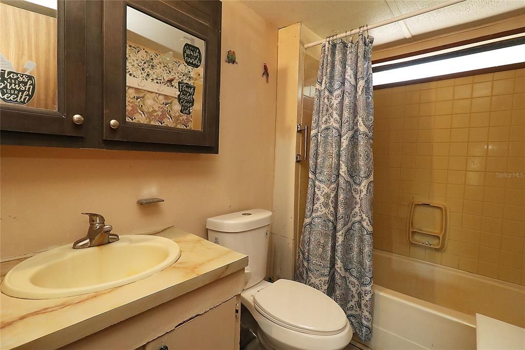 Под контрактом: $163,000 (3 спален, 2 ванн, 1449 Квадратных фут)