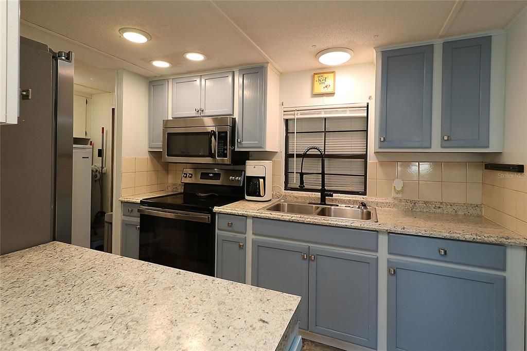 Под контрактом: $163,000 (3 спален, 2 ванн, 1449 Квадратных фут)