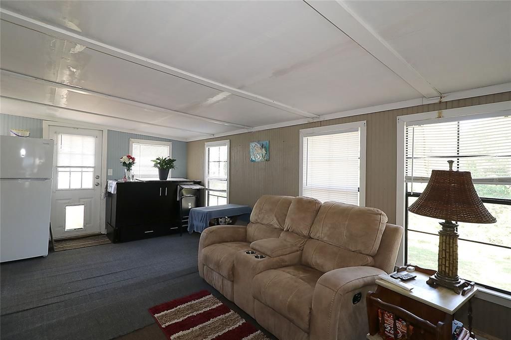 Под контрактом: $163,000 (3 спален, 2 ванн, 1449 Квадратных фут)