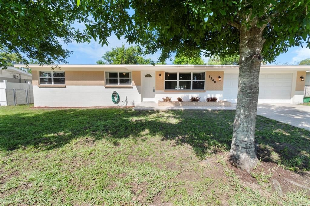 Active With Contract: $219,900 (3 beds, 1 baths, 1262 Square Feet)