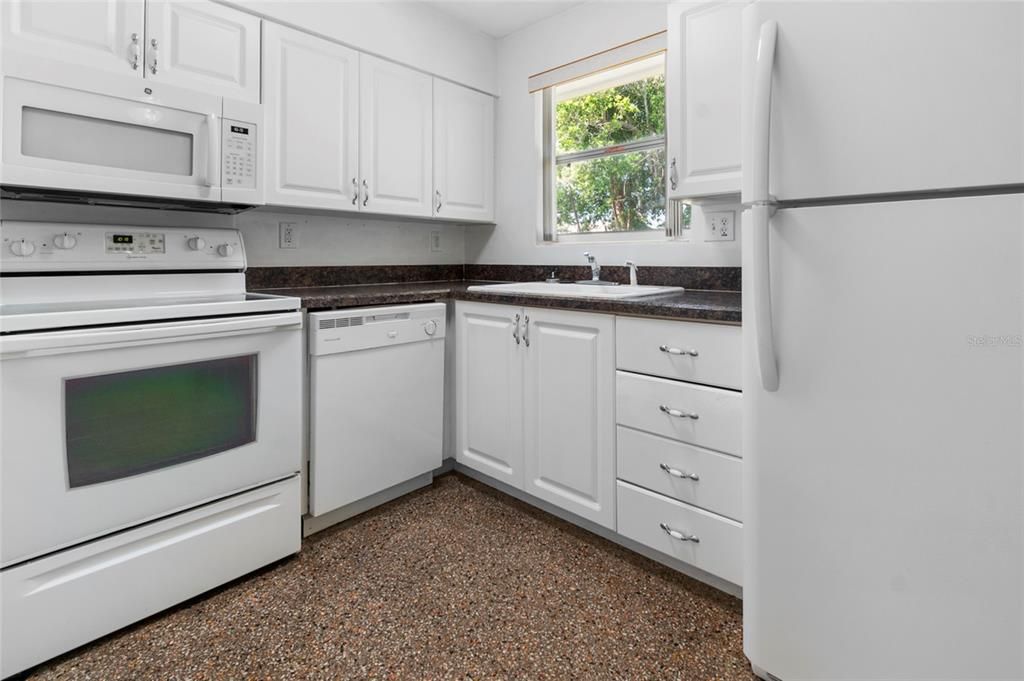 Active With Contract: $219,900 (3 beds, 1 baths, 1262 Square Feet)